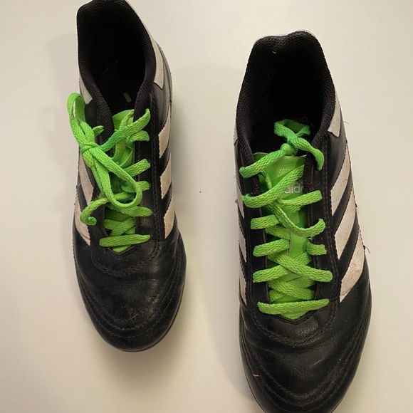 Adidas soccer cleats size 4 1/2 - Picture 2 of 7